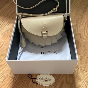 Operetta crossbody bag made of vegetable-tanned calfskin crafted by Boldrini.